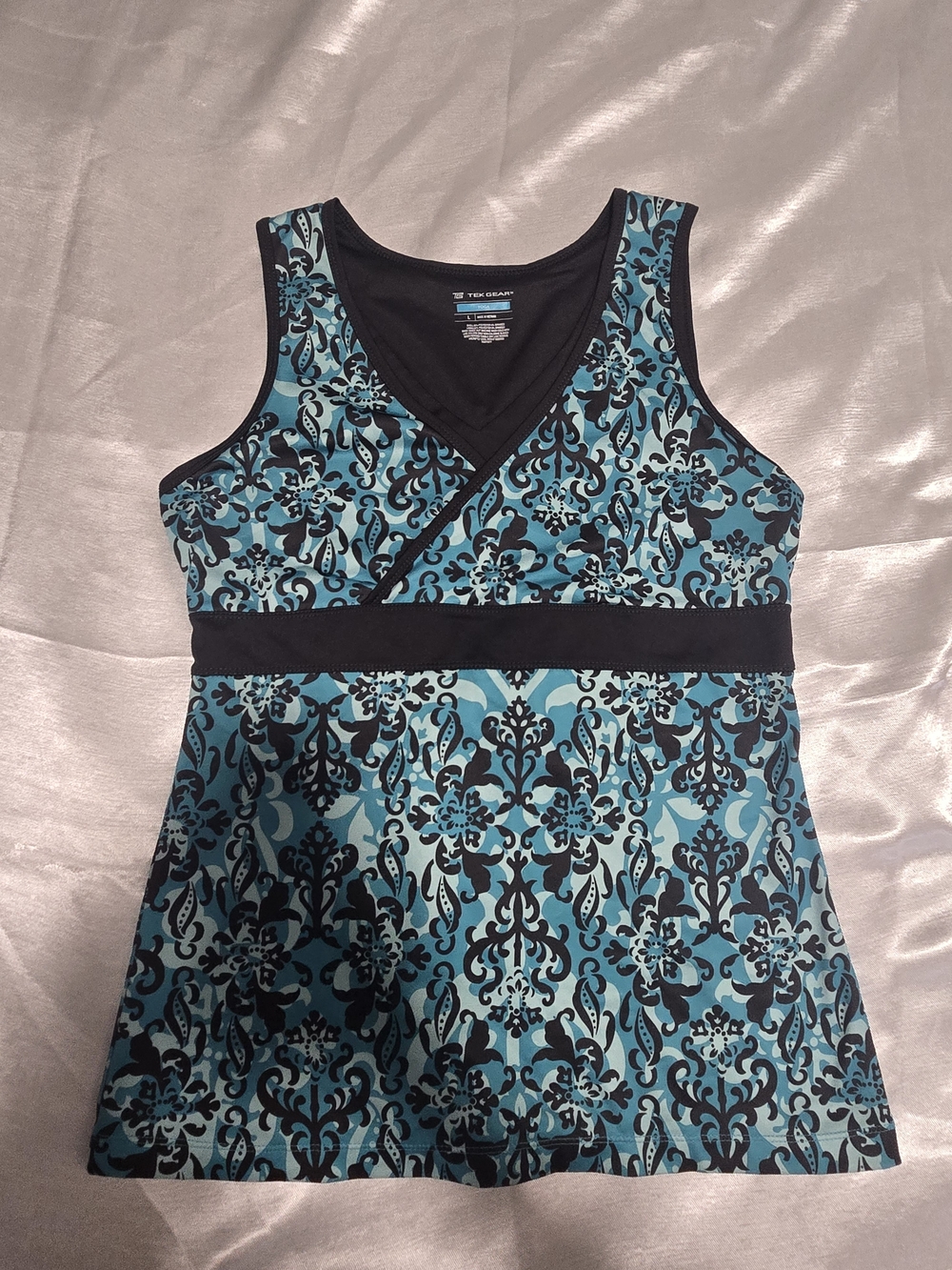 Tek Gear Bundle Pattern Yoga Tanks SZ. LARGE
